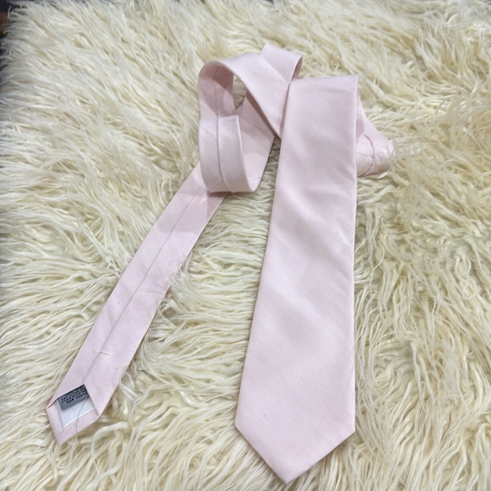 Tie bar pastel pink linen tie